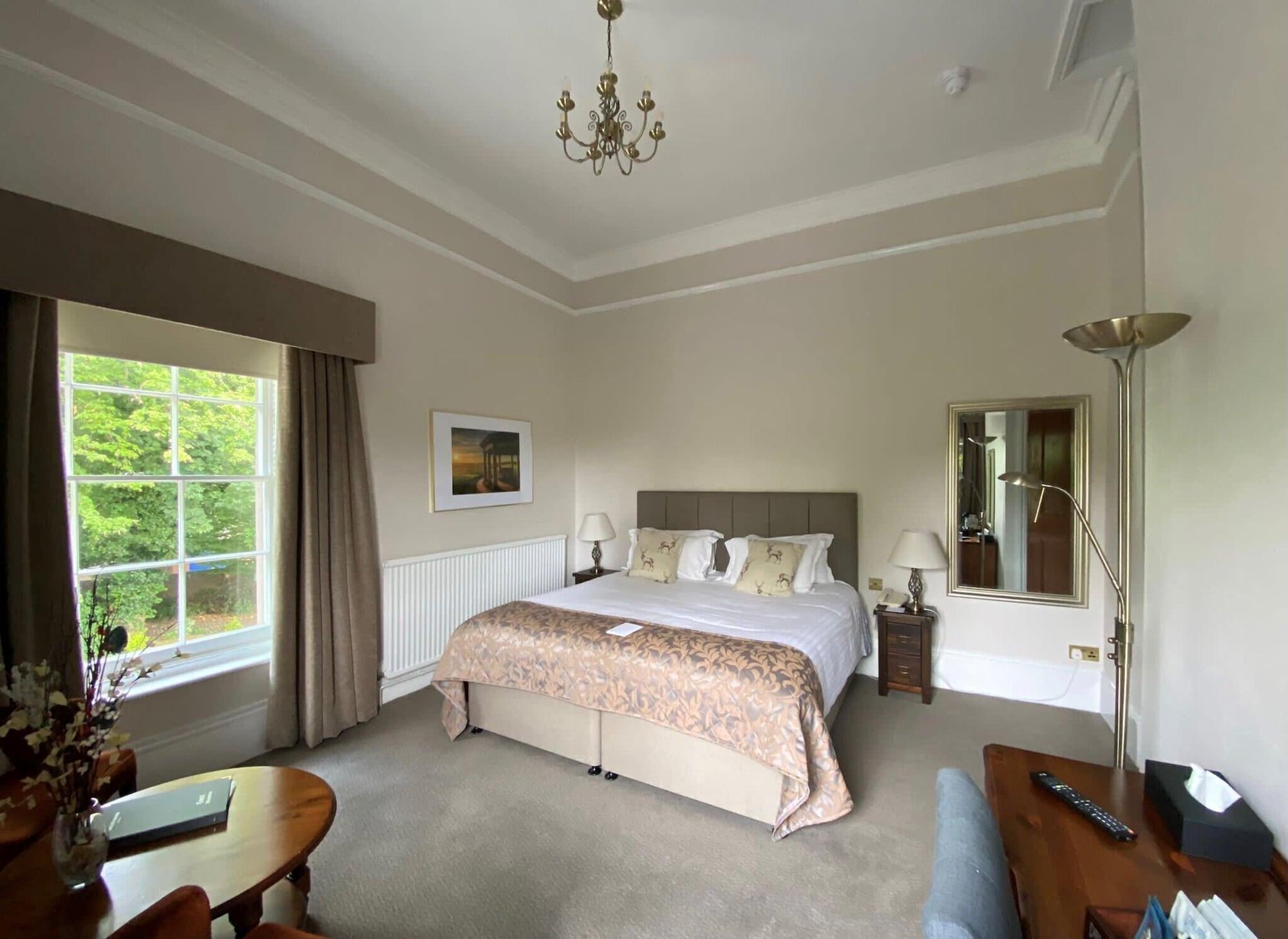 Reigate Manor Hotel Exterior photo