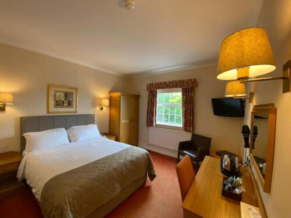 Reigate Manor Hotel Exterior photo