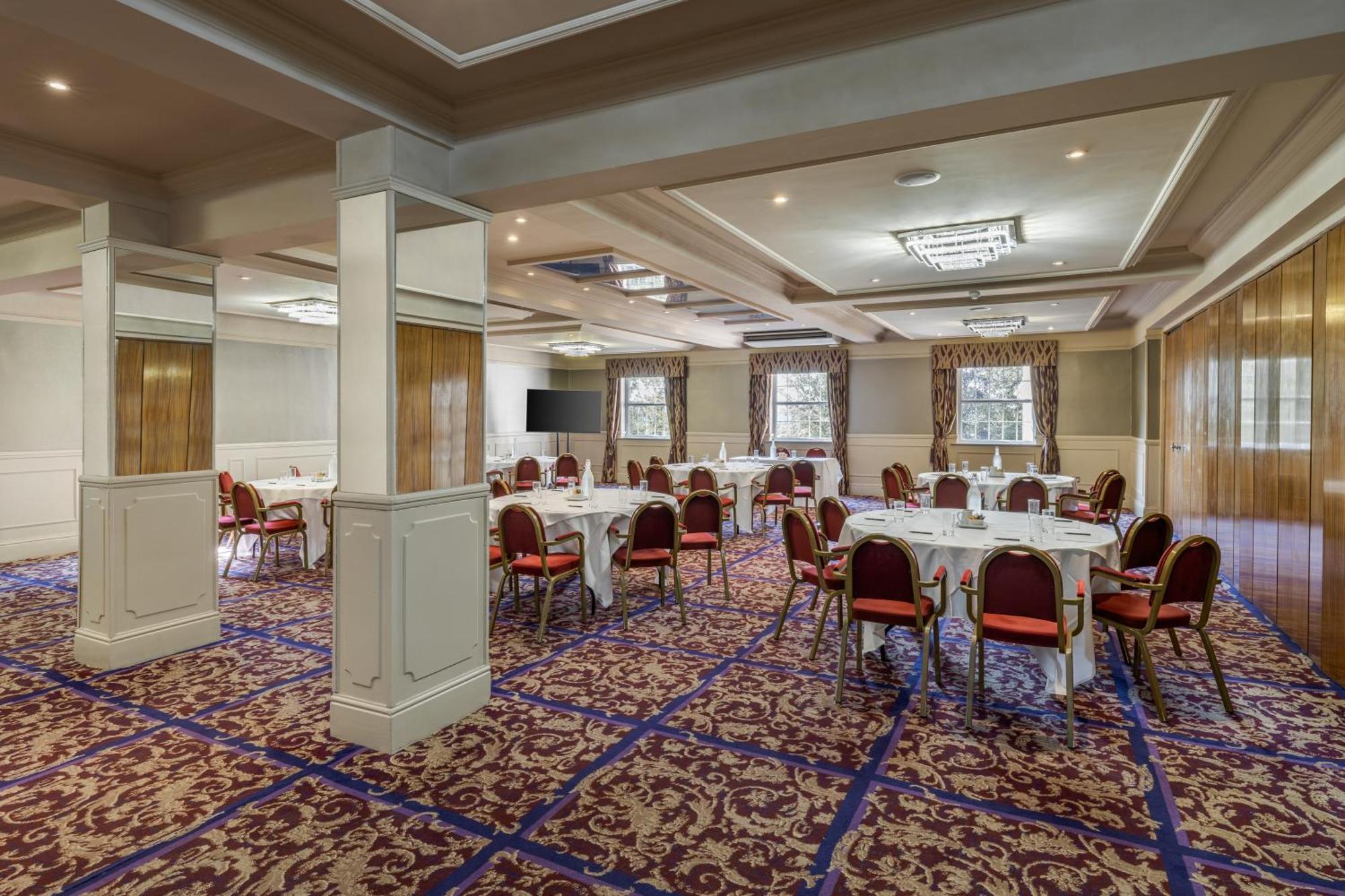 Reigate Manor Hotel Exterior photo